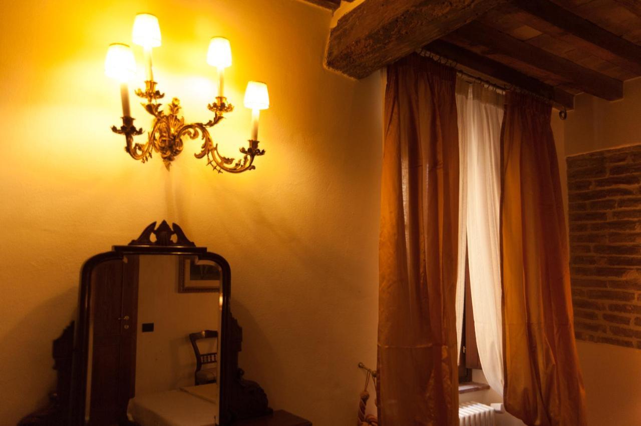 Palazzo Benucci Bed & Breakfast San Gimignano Exterior photo